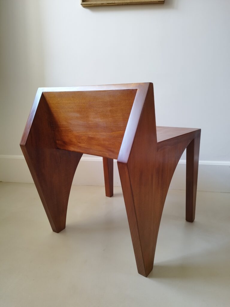Vue de dos du fauteuil RW123, création de Mathieu Houlbert 2023.
