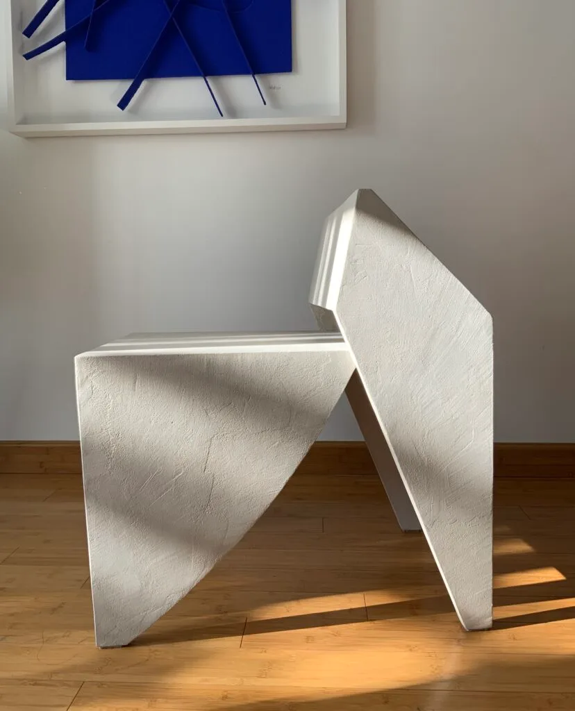 Fauteuil Origami Couleur crème réalisation Référence Paris mobilier par Mathieu Houlbert